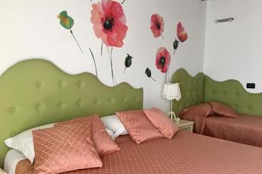 تختخواب و صبحانه Flower Inn