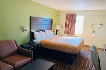 هتل Budget Inn Toledo Maumee