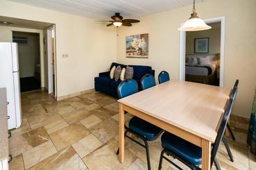 Gondolier Motel   Wildwood