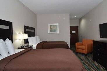 Отель Quality Inn & Suites Kenedy  Karnes City