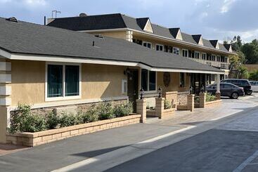 בית מלון כפרי Walnut Inn & Suites West Covina