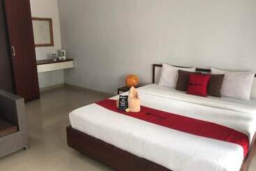 هتل Reddoorz Near Jimbaran Beach 2