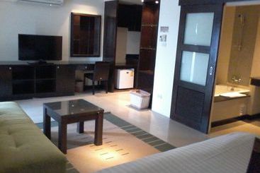 هتل Enjoy S Beach House & Cafe