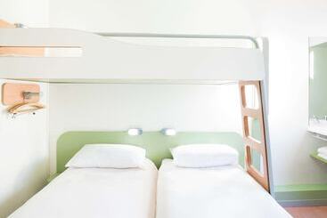 هتل Ibis Budget Paris Porte De Montmartre