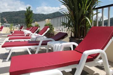 בית מלון כפרי Patong Hemingway S