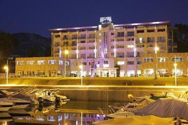 هتل & Spa Marina D Adelphia