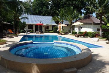 هتل Green Park Resort