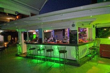 هتل Yiannis Apartments