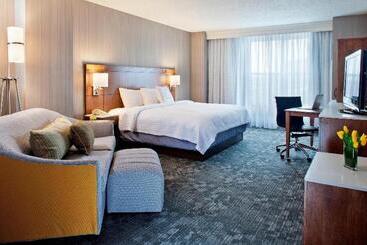 فندق Courtyard By Marriott Pueblo