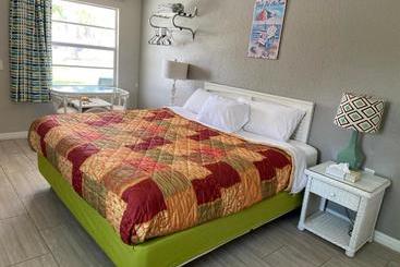 هتل Hideaway Village