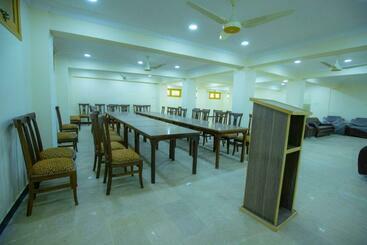 هتل Chitral Inn