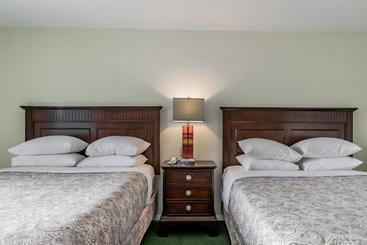 هتل Beach Cove Waterfront Inn