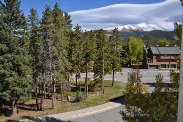هتل Chimney Ridge Townhomes by Ski Village Resorts