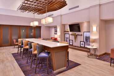 هتل Hampton Inn & Suites Ann Arbor West
