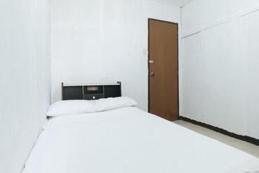 فندق Cristian Jay Dormitory By Reddoorz