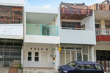 هتل Spot On 90780 Gang Tengah Homestay Syariah