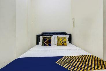 هتل Spot On 90780 Gang Tengah Homestay Syariah