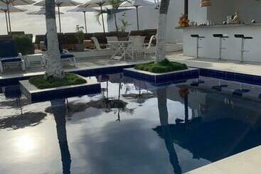 هتل Wala Beach Club