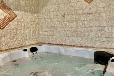 پانسیون Suite Privative Jacuzzi Sauna De La Villa Del Castagnol