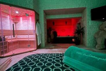 پانسیون Suite Privative Jacuzzi Sauna De La Villa Del Castagnol