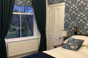پانسیون The Old Lodge Guest House