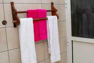 تختخواب و صبحانه Kuti Hotel Stone Town