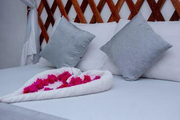 تختخواب و صبحانه Kuti Hotel Stone Town