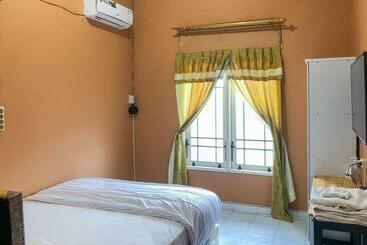 هتل Celly Homestay Samarinda Redpartner