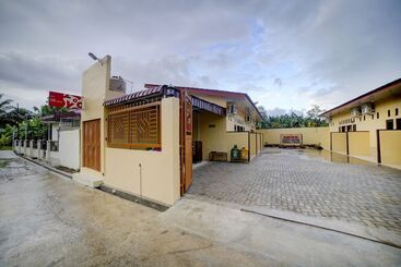 בית מלון כפרי Reddoorz At Shine Guest House Tebing Tinggi