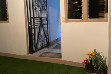 پانسیون Hostal Claros