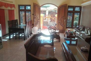 هتل Bromo Indah Lestari Homestay Mitra Reddoorz