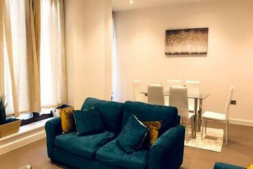 پانسیون Maplewood Luxurious One Bed Flat With Free Parking