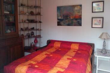 تختخواب و صبحانه Chambres D Hôtes Issy Paris