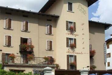 ホテル Albergo Pineta