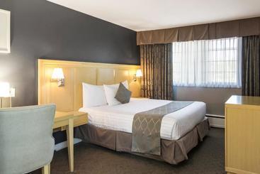 هتل Red Lion Inn & Suites Abbotsford