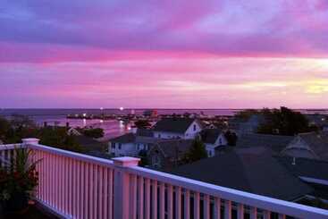 تختخواب و صبحانه Benchmark Inn