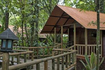 هتل Aninga Lodge