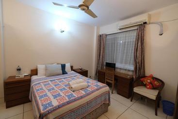 هتل Green House Guest House