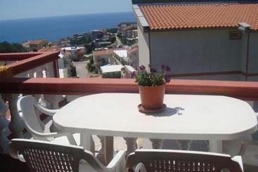 هتل Alvanita Apartments