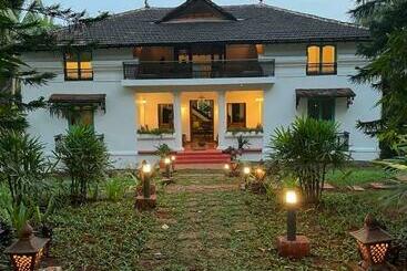 هتل Island House Goa