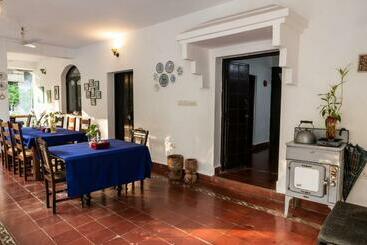 هتل Island House Goa