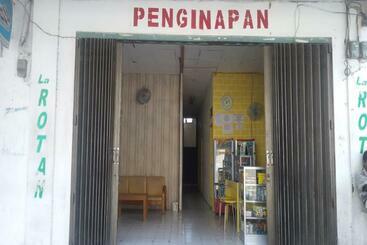 پانسیون Penginapan Rotan Master