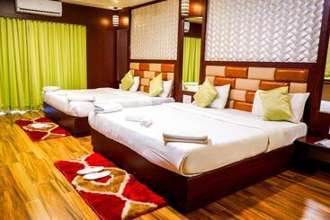 ホテル Khushi Riverside Resort & Spa