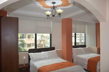 هاستل Olan´s Hotel Group