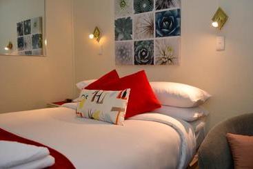 هتل Canberra Short Term & Holiday Accommodation
