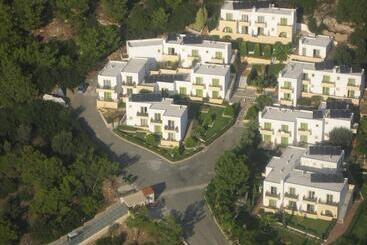 Отель Pefkos Beach Studios & Apartments