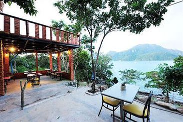 هتل Phuphaya Seaview Resort  Adults Only