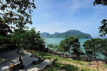 هتل Phuphaya Seaview Resort Adults Only