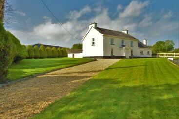 بنسيون Belle View House Self Catering