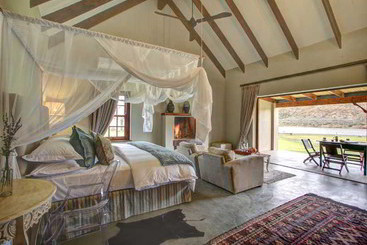 هتل Madi Madi Karoo Safari Lodge